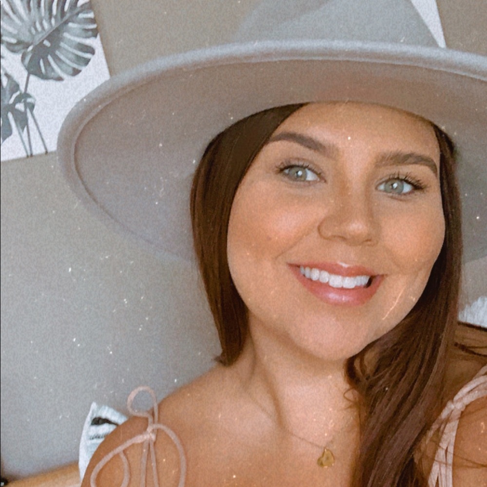 Meet your Posher, Madison